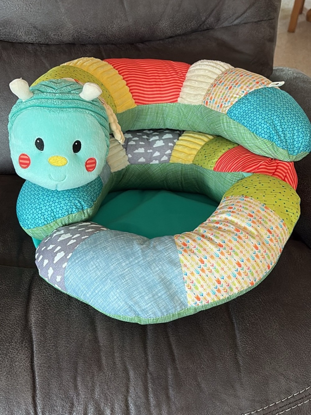 Infantino Prop a Pillar Patchwork Baby Support Nest - Catapillar Excellent